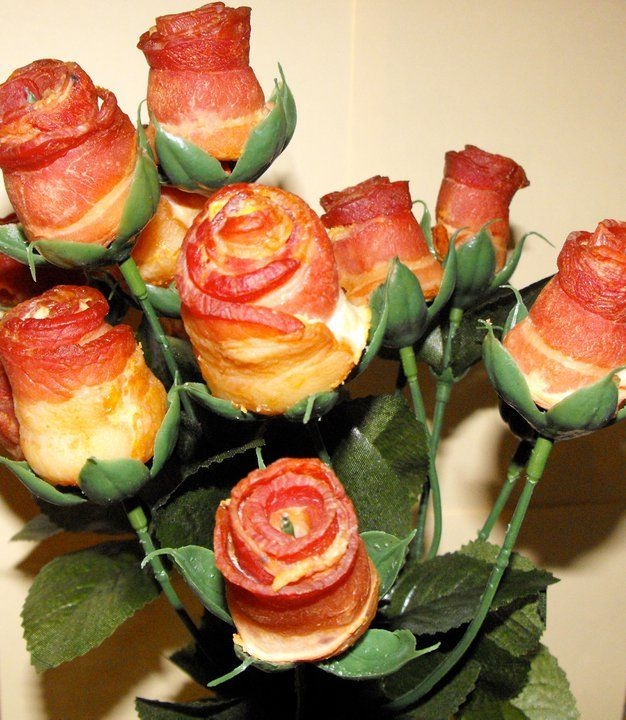 Slik lager du en bacon rose til kona på valentins dag!